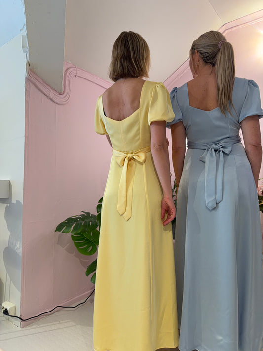 SAGA SATIN KJOLE - blå